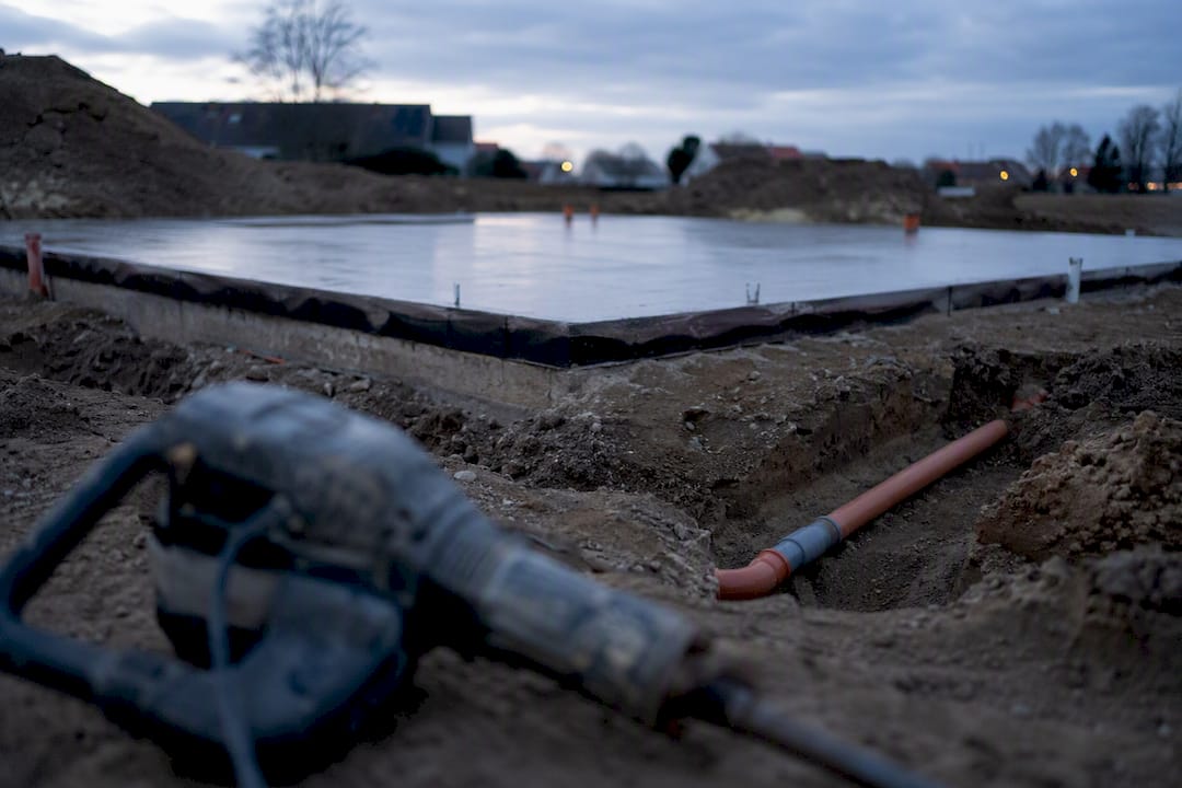 Fundamentplatte eines Bungalows auf der Baustelle